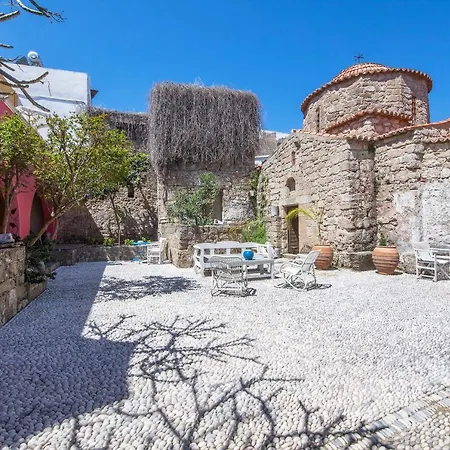 Saint Artemios Boutique ホテル 4*