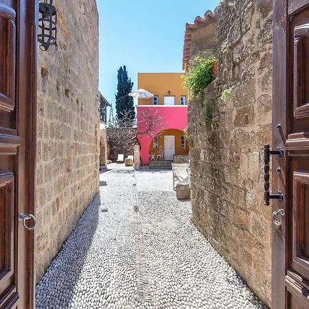 فندق Saint Artemios Boutique