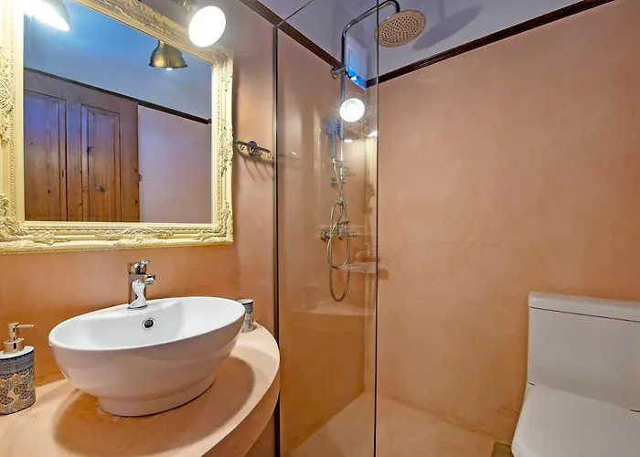 Saint Artemios Boutique فندق 4*