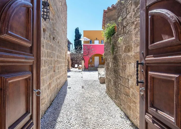 فندق Saint Artemios Boutique